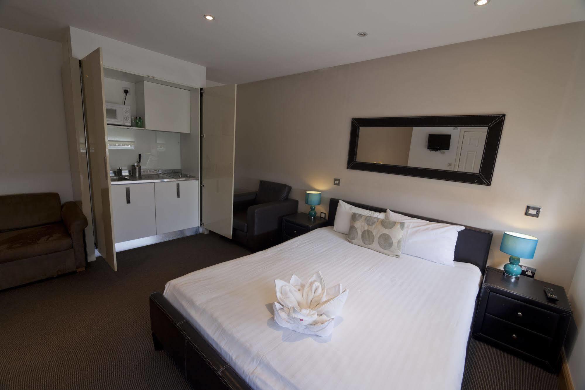 West End Lane II Aparthotel Лондон Екстериор снимка