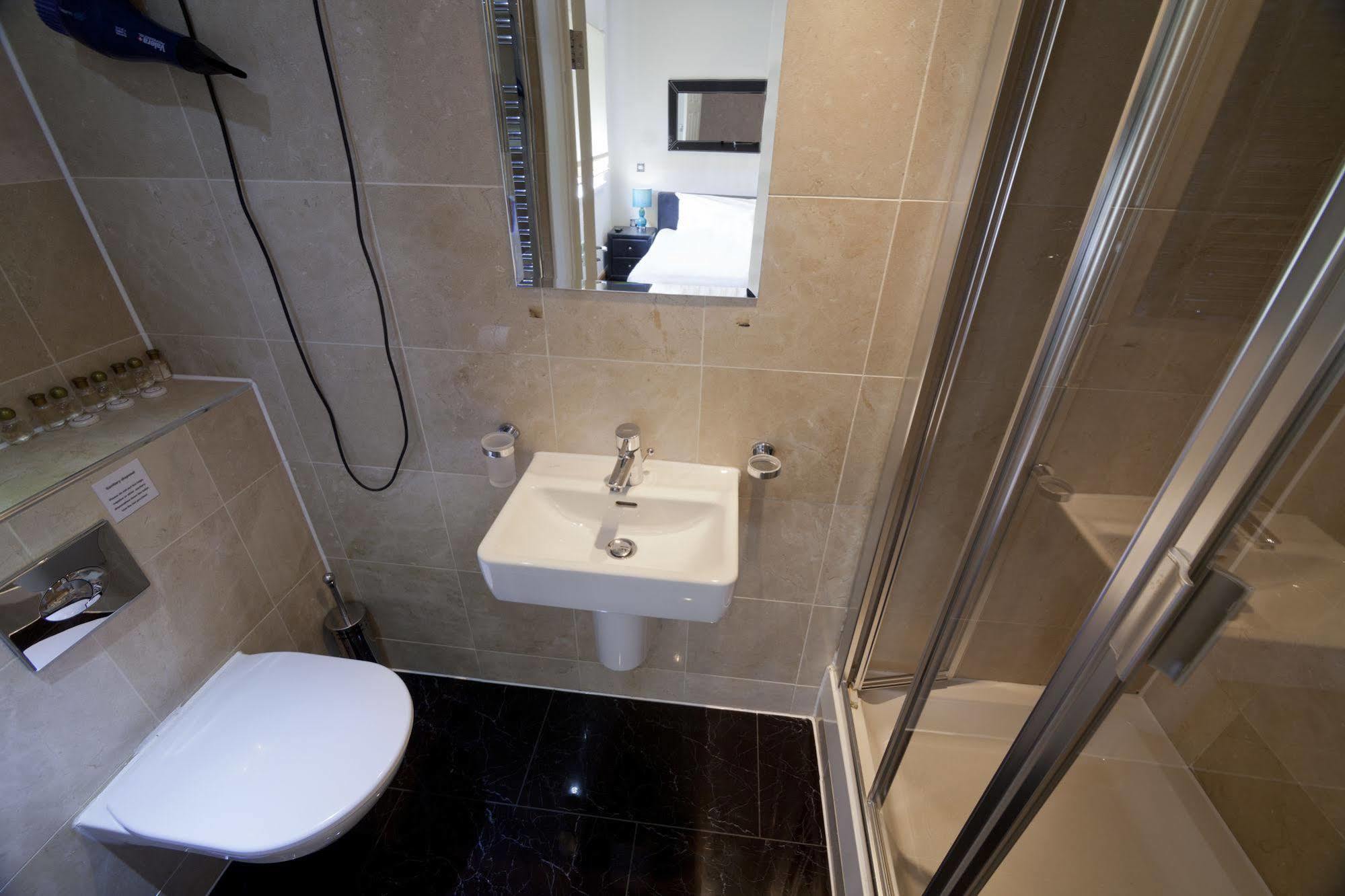 West End Lane II Aparthotel Лондон Екстериор снимка